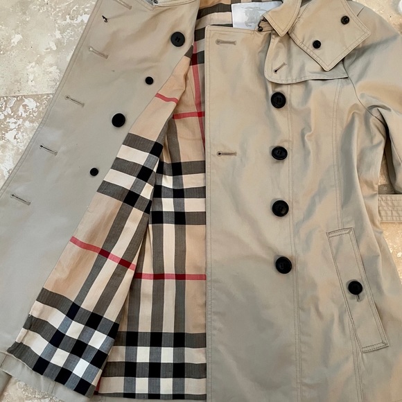 BURBERRY TRENCH COAT - Picture 4 of 12